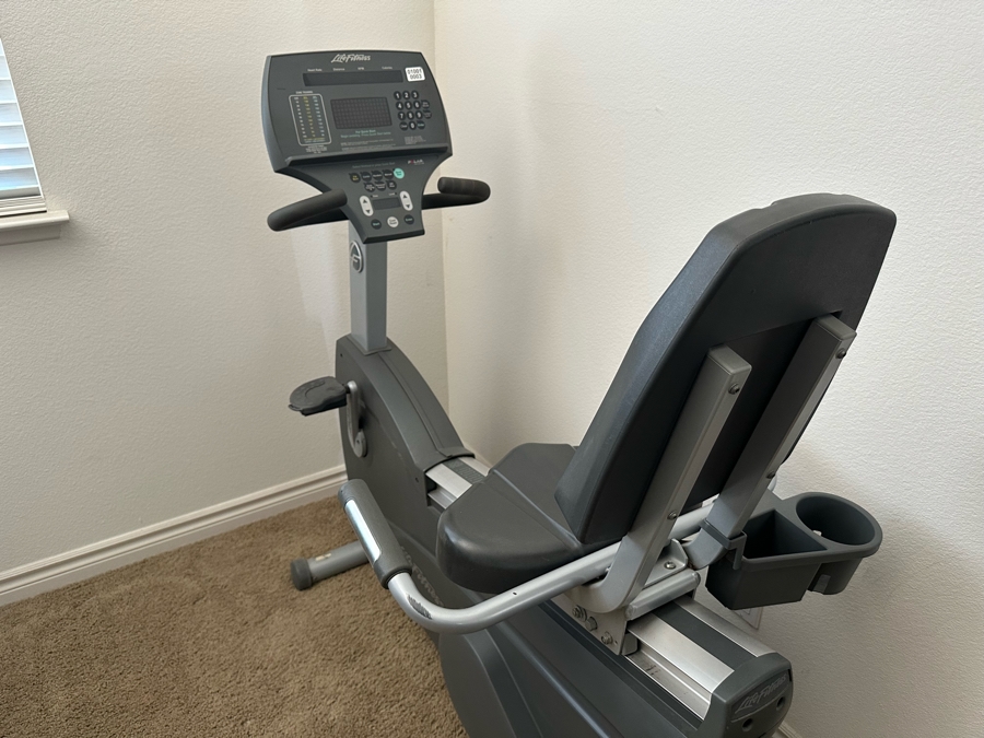 Life Fitness Recumbent Exercise Bike 26W X 51D X 50H [Photo 3]