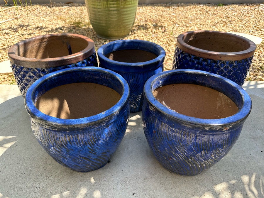 Five Blue Flower Pots [Photo 1]