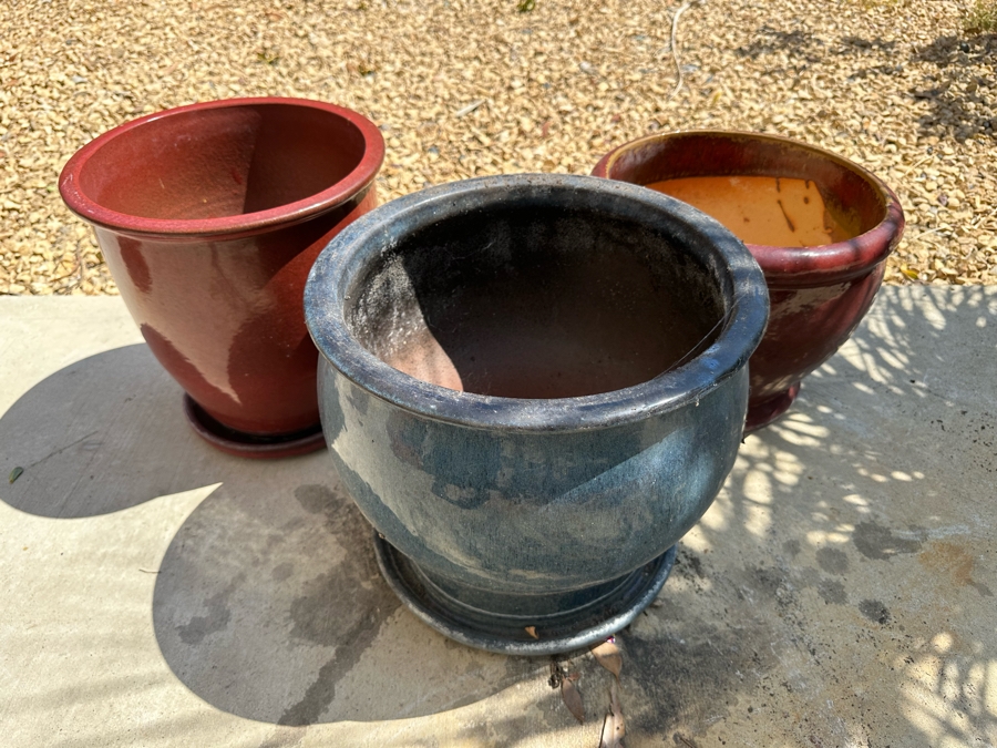 Three Flower Pots [Photo 1]
