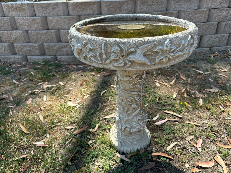 Outdoor Garden Bird Bath 19W X 25H [Photo 1]