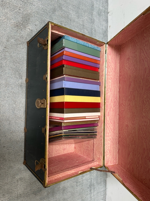 Vintage Trunk With Big Band / Gospel Records 36W X 18D X 19H [Photo 10]
