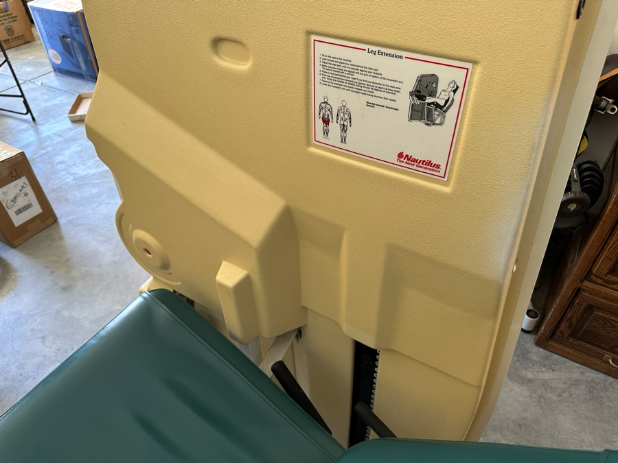 Nautilus Commercial Leg Extension Exercise Equipment Machine 34W X 56D X 60H [Photo 5]