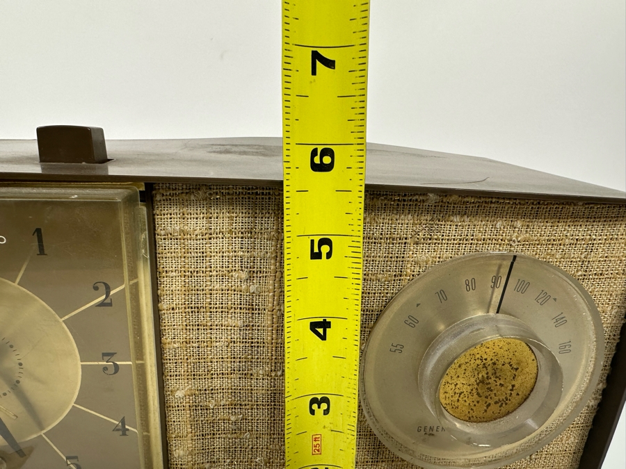 Last Minute Add - Mid-Century General Electric Vacuum Tube Alarm Clock Radio 11W X 6D X 5.5H [Photo 13]