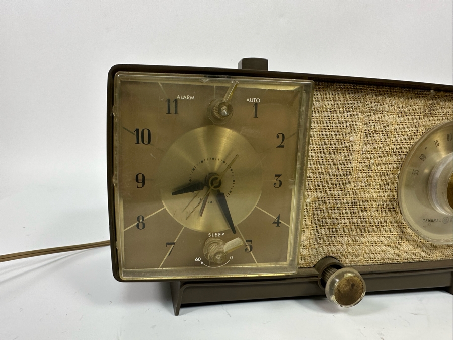 Last Minute Add - Mid-Century General Electric Vacuum Tube Alarm Clock Radio 11W X 6D X 5.5H [Photo 9]