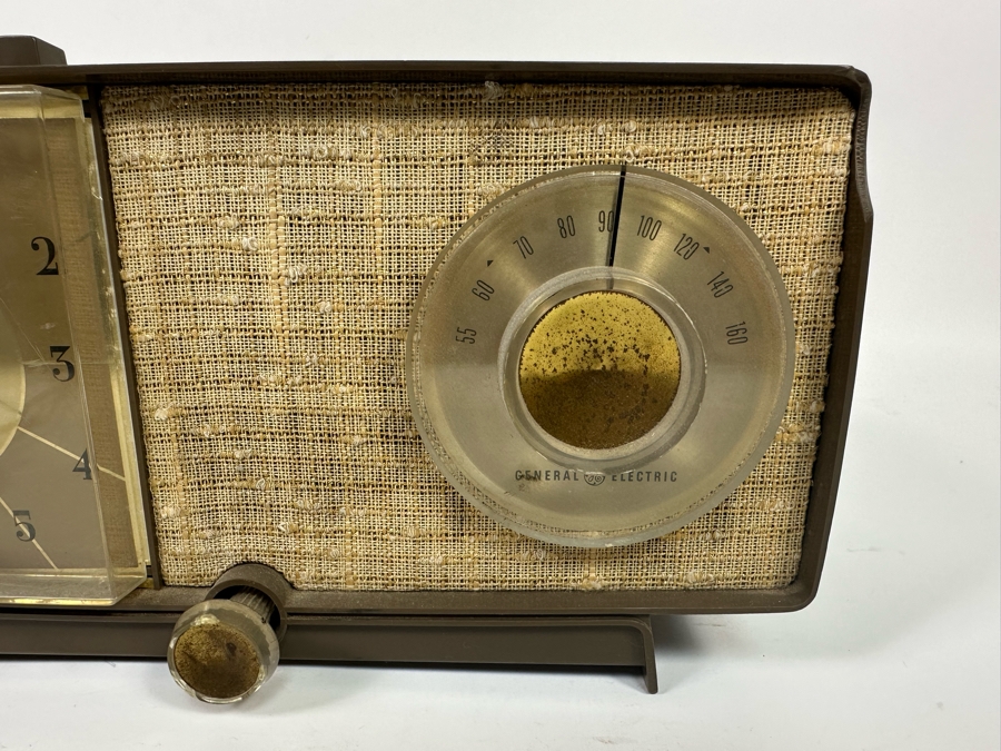 Last Minute Add - Mid-Century General Electric Vacuum Tube Alarm Clock Radio 11W X 6D X 5.5H [Photo 6]