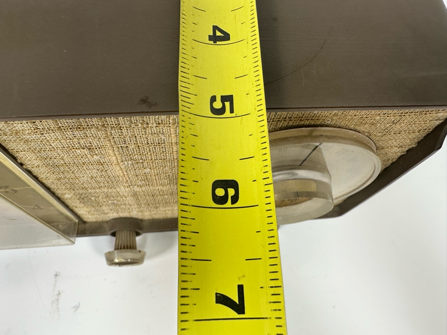 Last Minute Add - Mid-Century General Electric Vacuum Tube Alarm Clock Radio 11W X 6D X 5.5H [Photo 12]