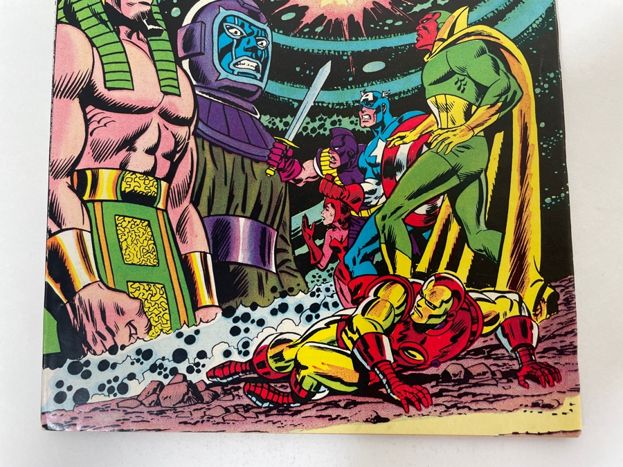 Vintage Marvel Comics Marvel King Giant-Size Avengers #1 Comic Book [Photo 3]
