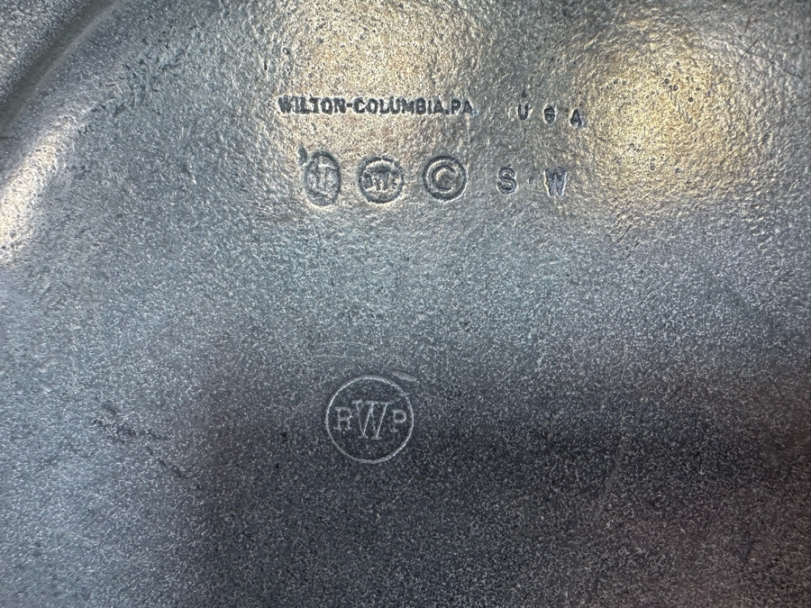 Wilton-Columbia RWP 10' Pewter Plates And 6.75' Bowls [Photo 8]