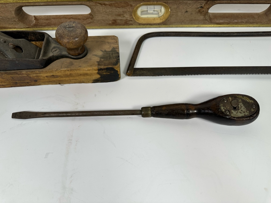 Pair Of Vintage Wooden Levels 48L And 18L, Wood Planer, Saw And Vintage Ratchet Screwdriver [Photo 6]