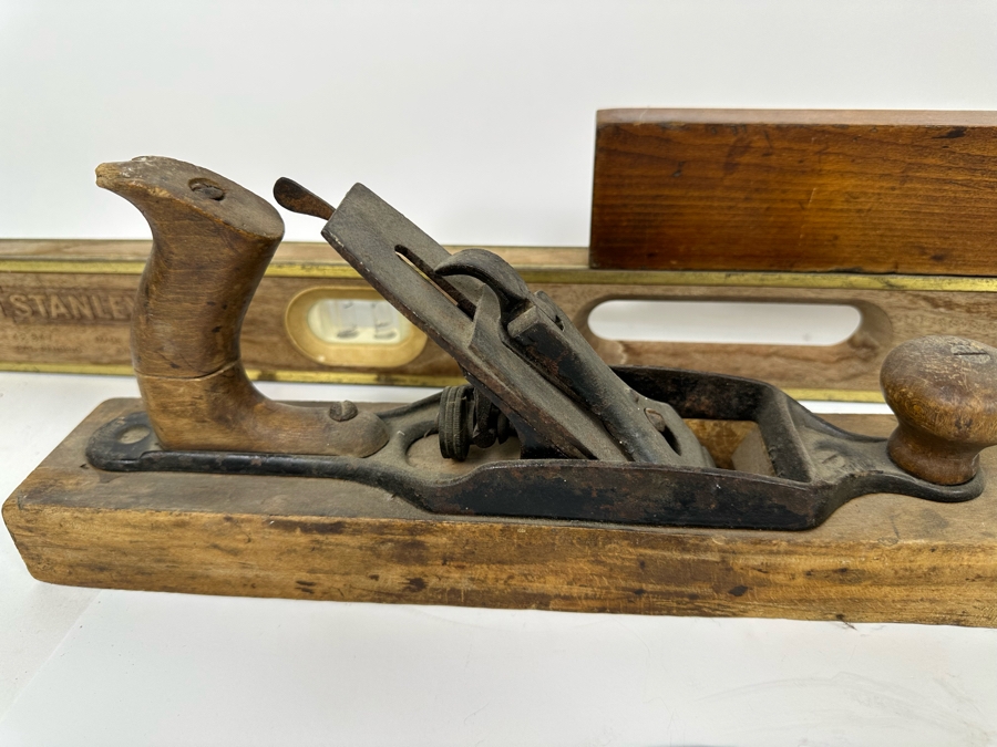 Pair Of Vintage Wooden Levels 48L And 18L, Wood Planer, Saw And Vintage Ratchet Screwdriver [Photo 12]