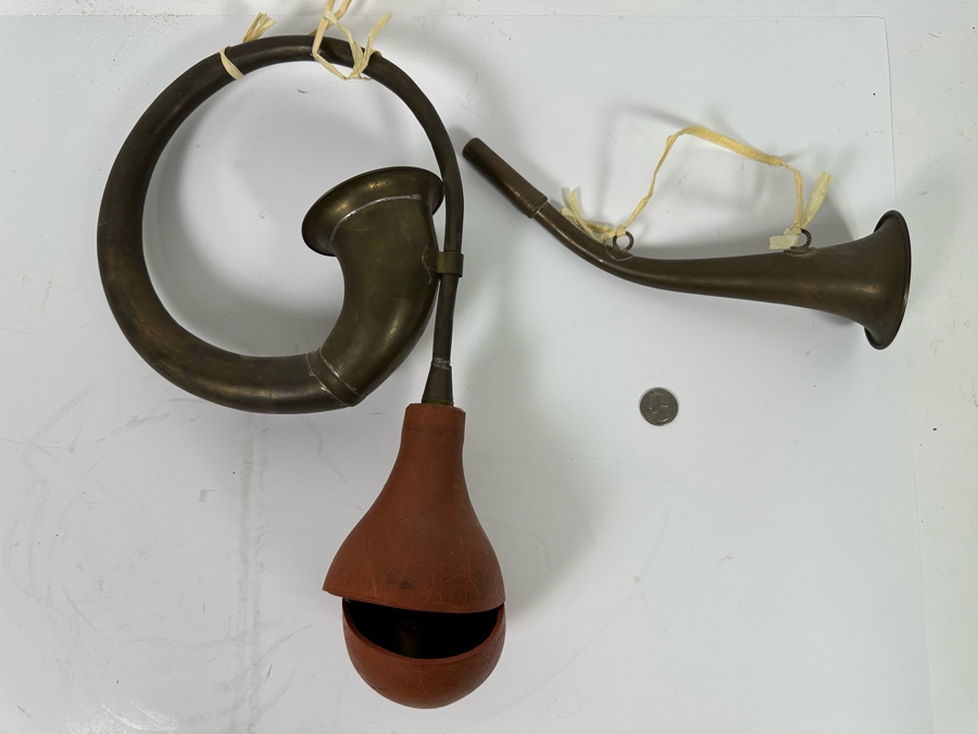 Pair Of Vintage Decorative Brass Horns [Photo 2]