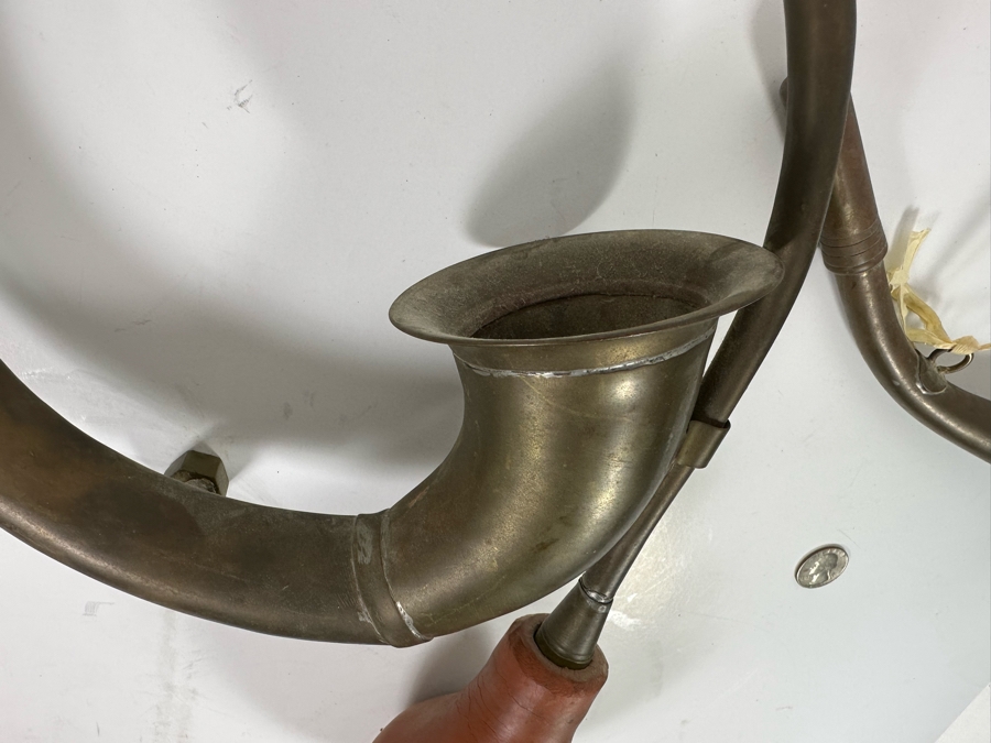 Pair Of Vintage Decorative Brass Horns [Photo 4]