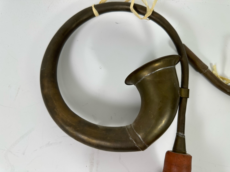 Pair Of Vintage Decorative Brass Horns [Photo 3]