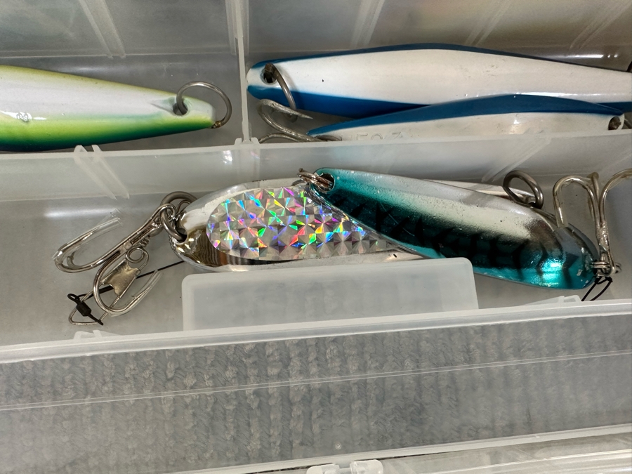 Large Collection Of Salt Water Fishing Tackle Including Big Game Fish Lures, Hooks, Swivels And Flambeau Tackle Box - See Photos [Photo 14]