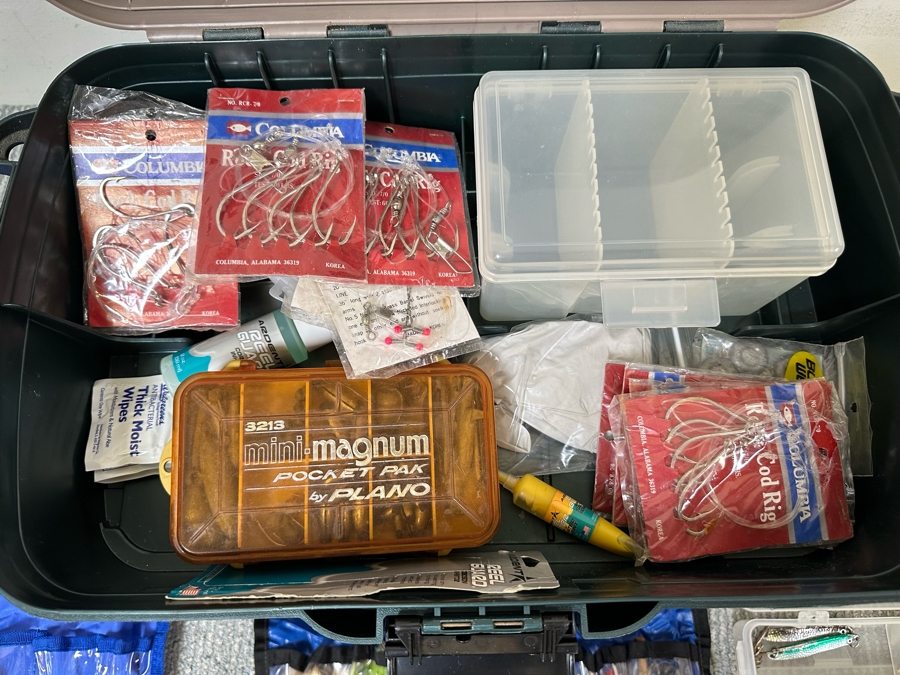 Large Collection Of Salt Water Fishing Tackle Including Big Game Fish Lures, Hooks, Swivels And Flambeau Tackle Box - See Photos [Photo 22]