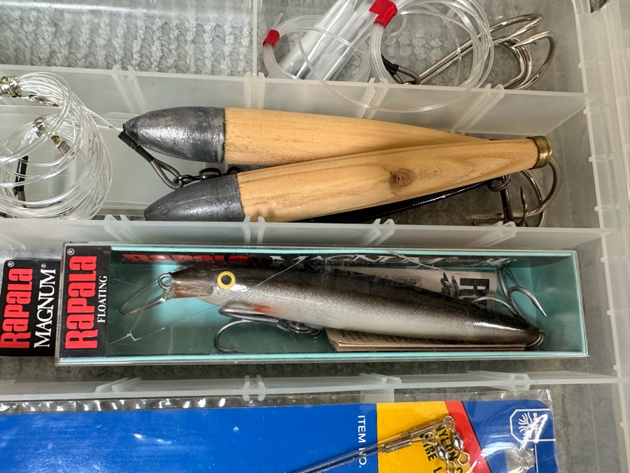 Large Collection Of Salt Water Fishing Tackle Including Big Game Fish Lures, Hooks, Swivels And Flambeau Tackle Box - See Photos [Photo 20]