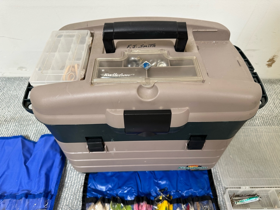 Large Collection Of Salt Water Fishing Tackle Including Big Game Fish Lures, Hooks, Swivels And Flambeau Tackle Box - See Photos [Photo 26]