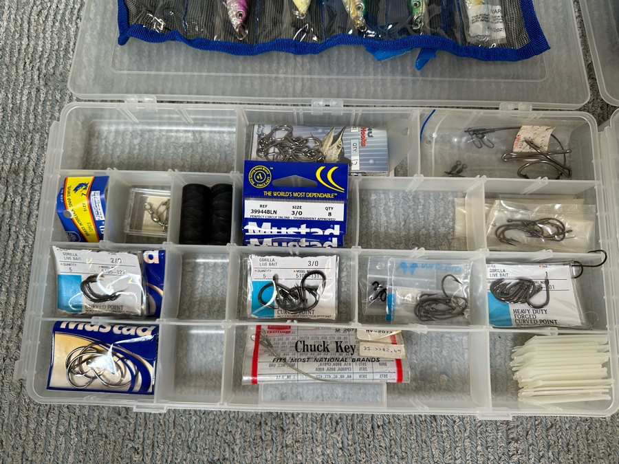 Large Collection Of Salt Water Fishing Tackle Including Big Game Fish Lures, Hooks, Swivels And Flambeau Tackle Box - See Photos [Photo 21]