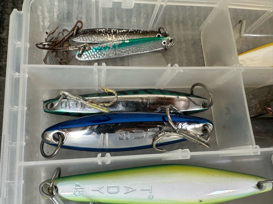Large Collection Of Salt Water Fishing Tackle Including Big Game Fish Lures, Hooks, Swivels And Flambeau Tackle Box - See Photos [Photo 12]