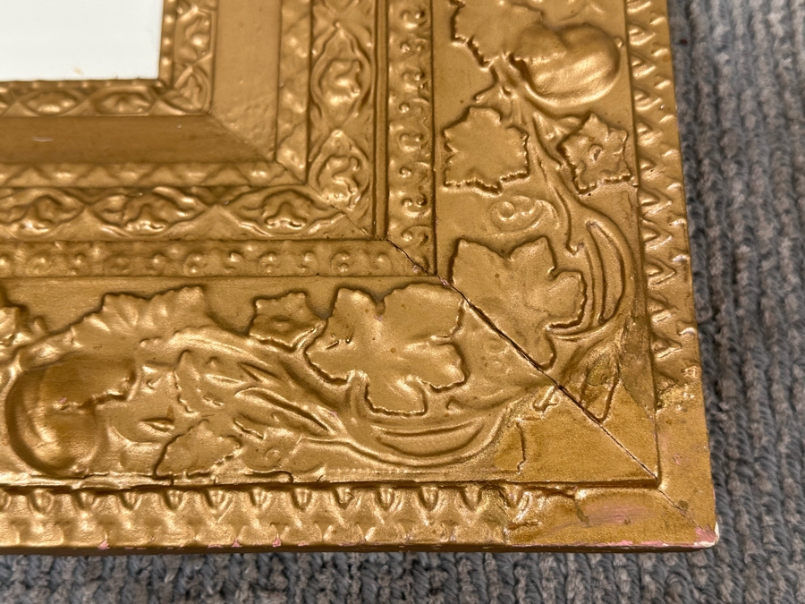 Last Minute Add - Antique Gilt Wall Mirror 25.5 X 25.5 [Photo 4]