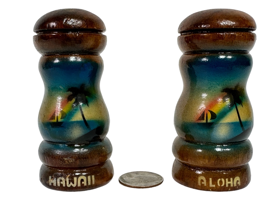 Vintage Wooden Hawaii Aloha Salt & Pepper Shakers 3.5H [Photo 1]