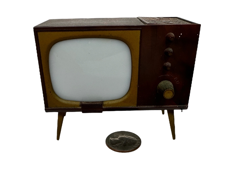 Vintage Mid-Century Modern TV Salt & Pepper Shakers [Photo 1]