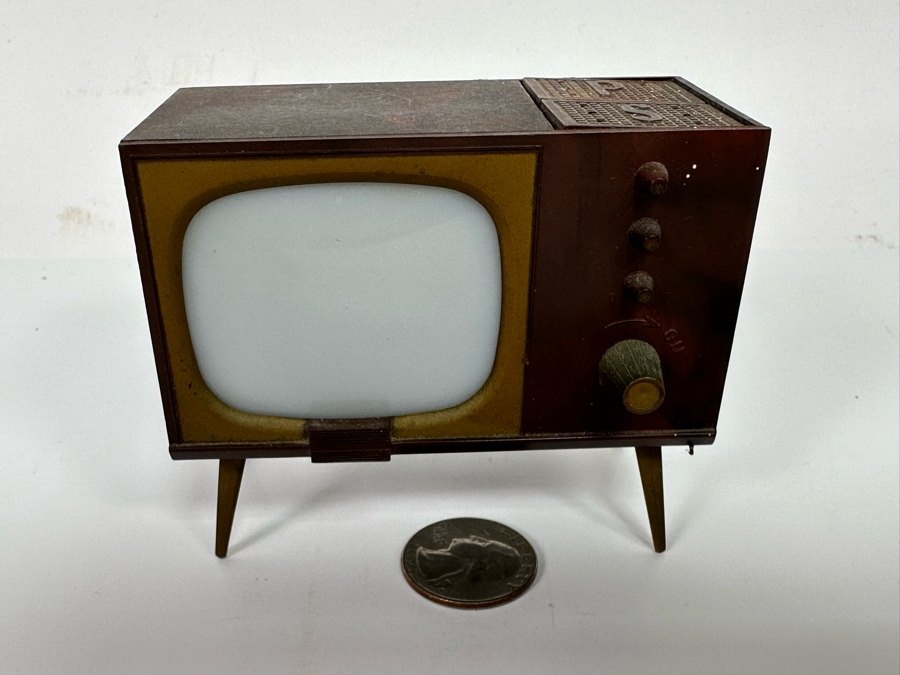 Vintage Mid-Century Modern TV Salt & Pepper Shakers [Photo 2]
