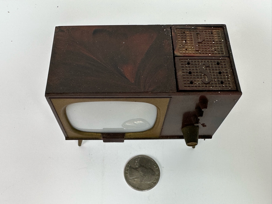Vintage Mid-Century Modern TV Salt & Pepper Shakers [Photo 4]