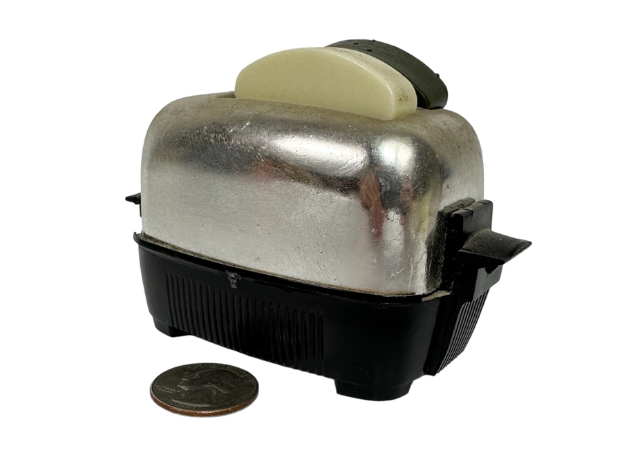 Vintage Toaster Salt & Pepper Shakers [Photo 1]