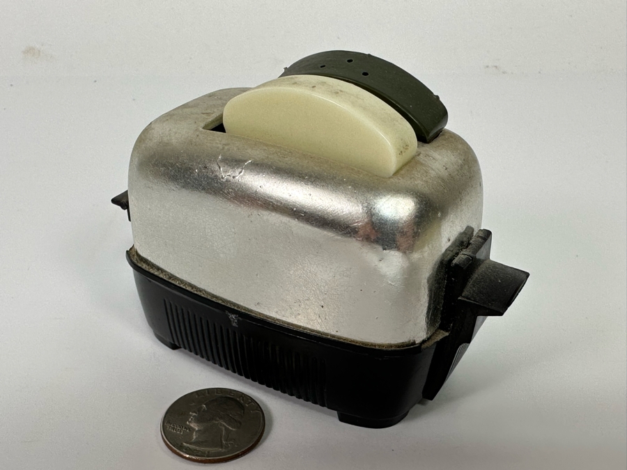Vintage Toaster Salt & Pepper Shakers [Photo 6]