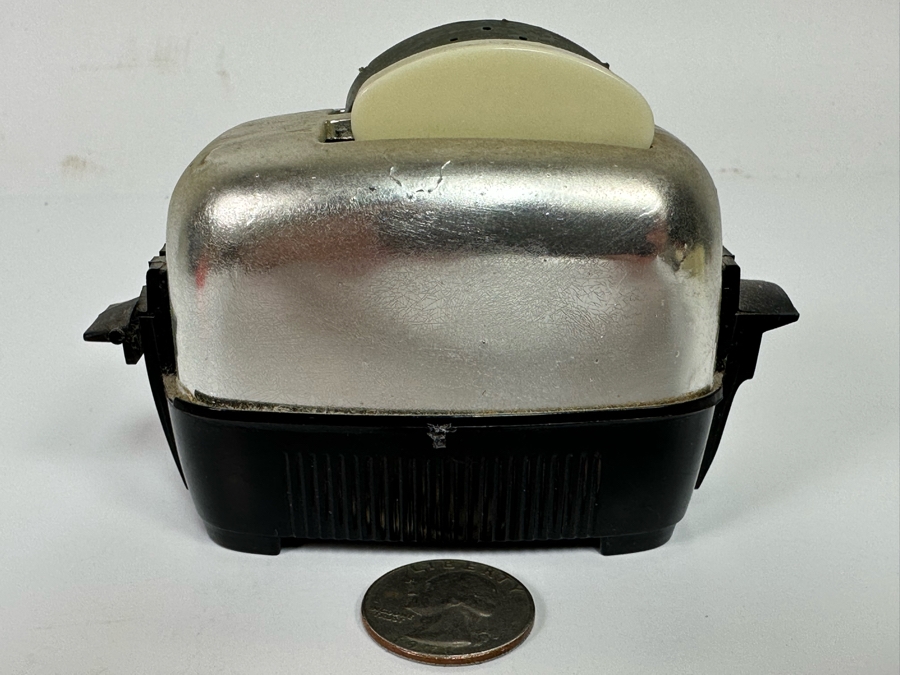 Vintage Toaster Salt & Pepper Shakers [Photo 3]