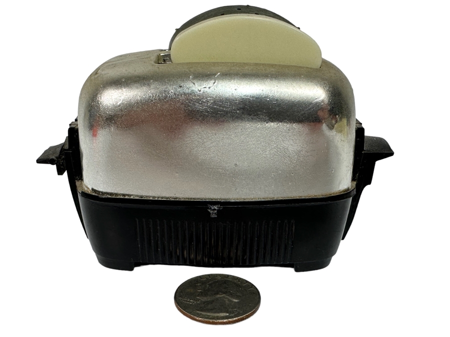 Vintage Toaster Salt & Pepper Shakers [Photo 2]