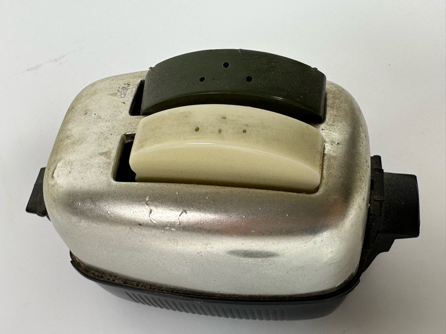 Vintage Toaster Salt & Pepper Shakers [Photo 7]