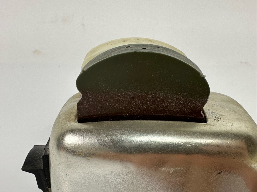 Vintage Toaster Salt & Pepper Shakers [Photo 9]