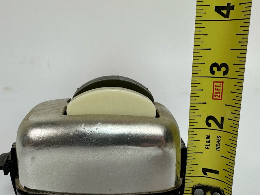 Vintage Toaster Salt & Pepper Shakers [Photo 13]