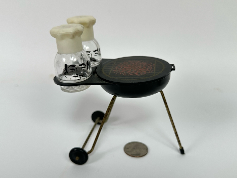 Vintage Mid-Century Grill Salt & Pepper Shakers 4W X 5H [Photo 3]