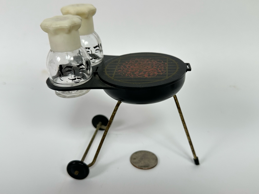 Vintage Mid-Century Grill Salt & Pepper Shakers 4W X 5H [Photo 2]