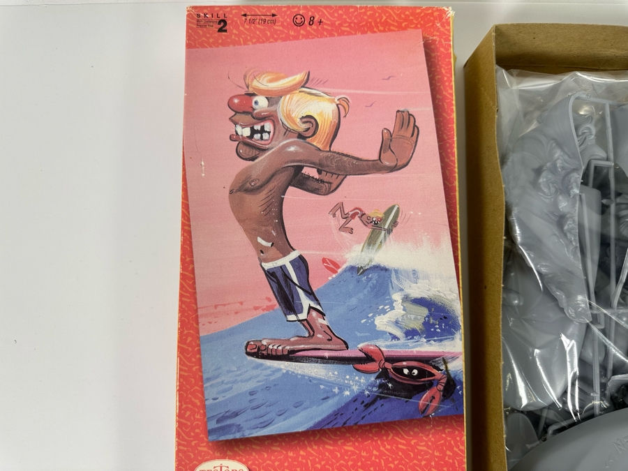 Testors Weird-Ohs Hot Dogger Hangin' Ten Model New In Box 1994 [Photo 3]
