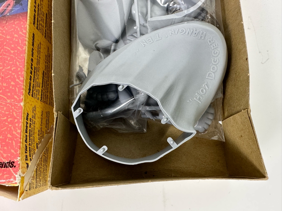 Testors Weird-Ohs Hot Dogger Hangin' Ten Model New In Box 1994 [Photo 6]