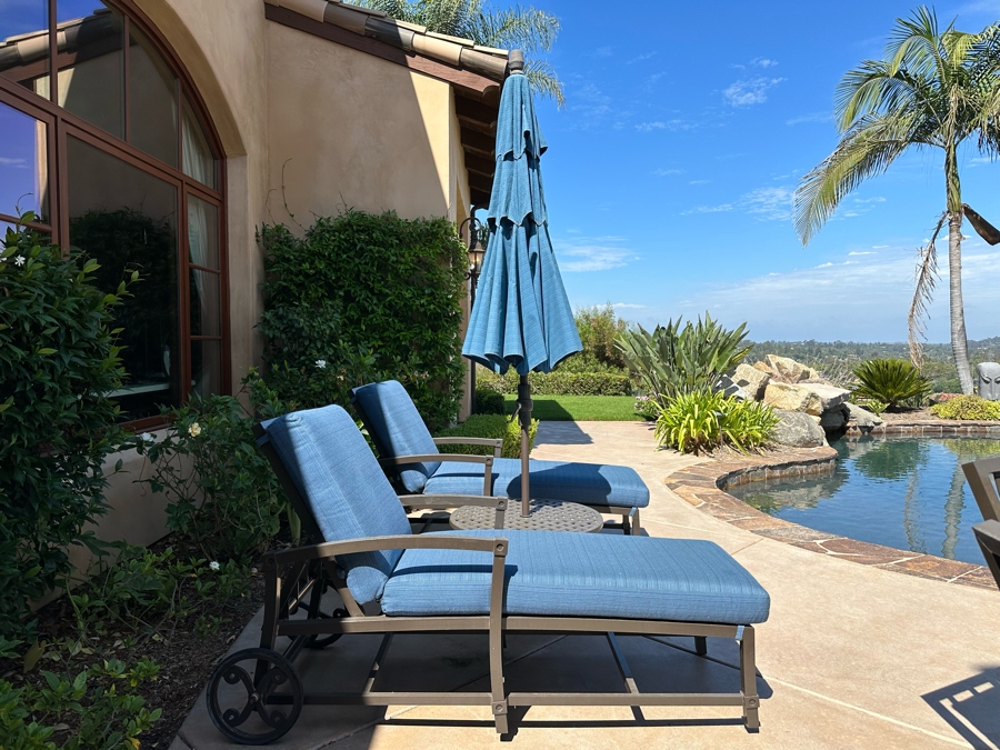 Pair Of Outdoor Adjustable Chaise Lounge Chairs With Combo Round Table 2'6' / Treasure Garden Bella Dura Umbrella 8' [Photo 5]