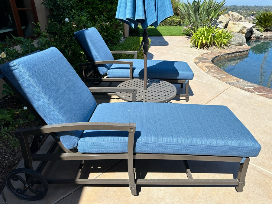 Pair Of Outdoor Adjustable Chaise Lounge Chairs With Combo Round Table 2'6' / Treasure Garden Bella Dura Umbrella 8' [Photo 7]