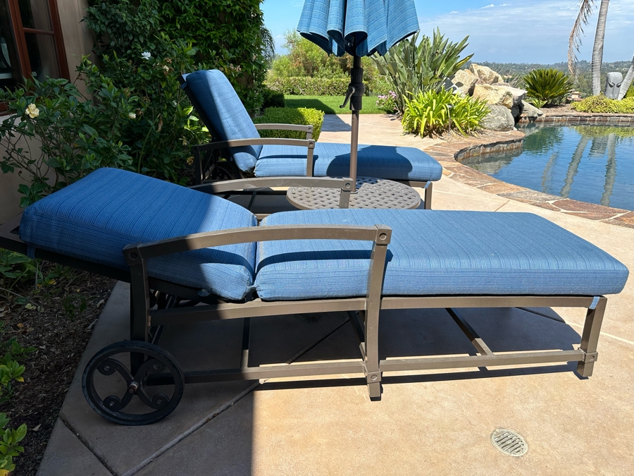 Pair Of Outdoor Adjustable Chaise Lounge Chairs With Combo Round Table 2'6' / Treasure Garden Bella Dura Umbrella 8' [Photo 2]