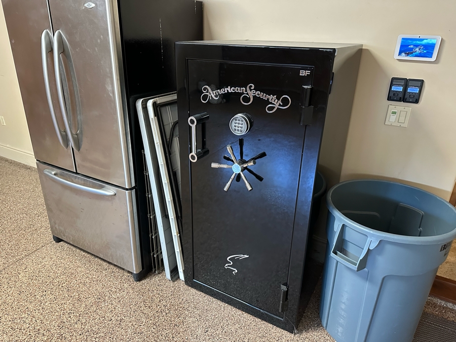 AMSEC American Security BF Series Gun Safe Model BF6030 2'6'W X 2'2'D X 4'11.5' Heavy - Retails $4,835 [Photo 6]