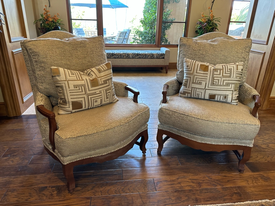 Pair Of Elegent Upholstered Armchairs 2'7'W X 3'5'D X 3'5'H [CR]