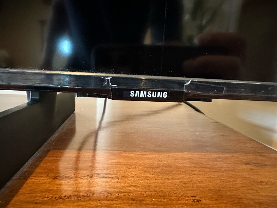 Samsung 65' Smart 4k UHD TV Model No UN65AU8000F [CR] [Photo 4]