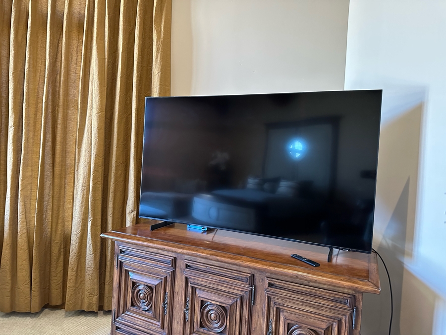Samsung 65' Smart 4k UHD TV Model No UN65AU8000F [CR] [Photo 3]
