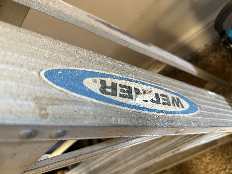Werner Aluminum 8' Ladder [CR] [Photo 3]