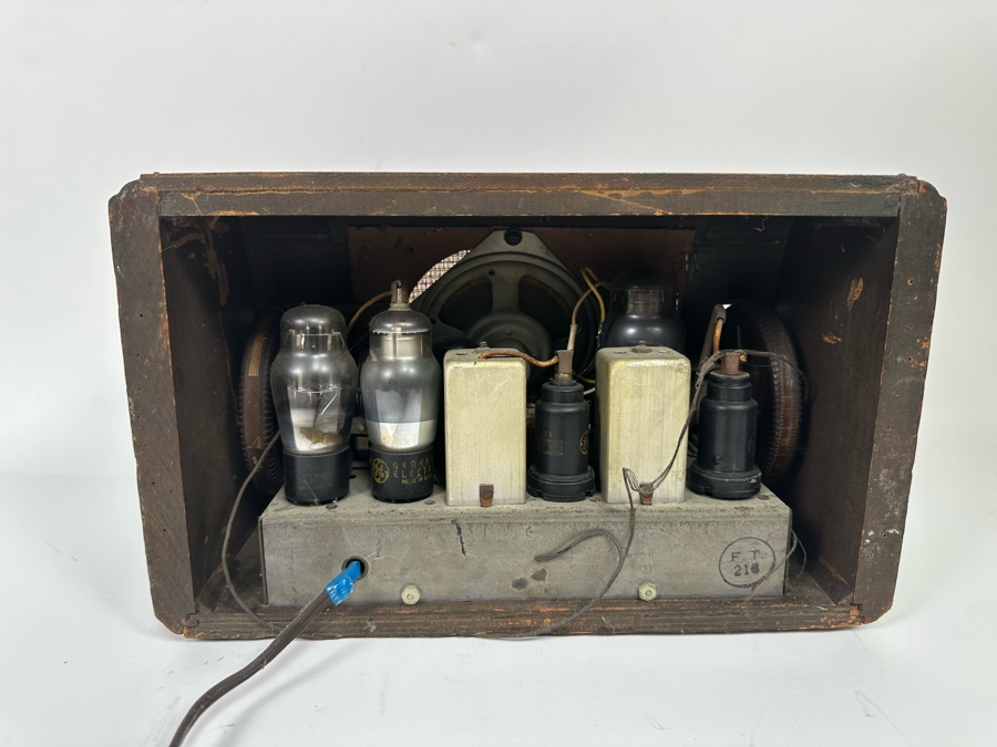 Vintage General Electric Superheterodyne Vacuum Tube Radio Model GD-60 For Display Only - Needs Servicing 13W X 6.5D X 7H [Photo 9]