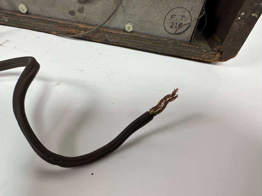 Vintage General Electric Superheterodyne Vacuum Tube Radio Model GD-60 For Display Only - Needs Servicing 13W X 6.5D X 7H [Photo 18]