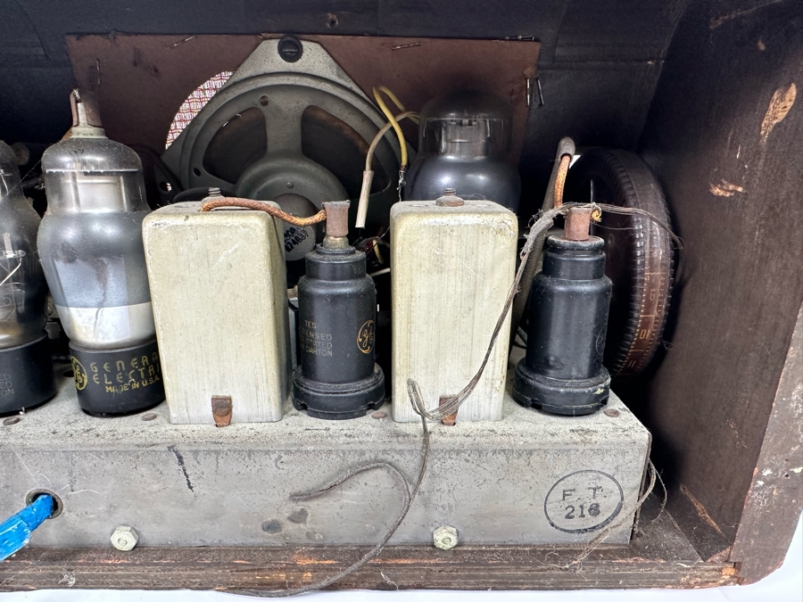 Vintage General Electric Superheterodyne Vacuum Tube Radio Model GD-60 For Display Only - Needs Servicing 13W X 6.5D X 7H [Photo 11]